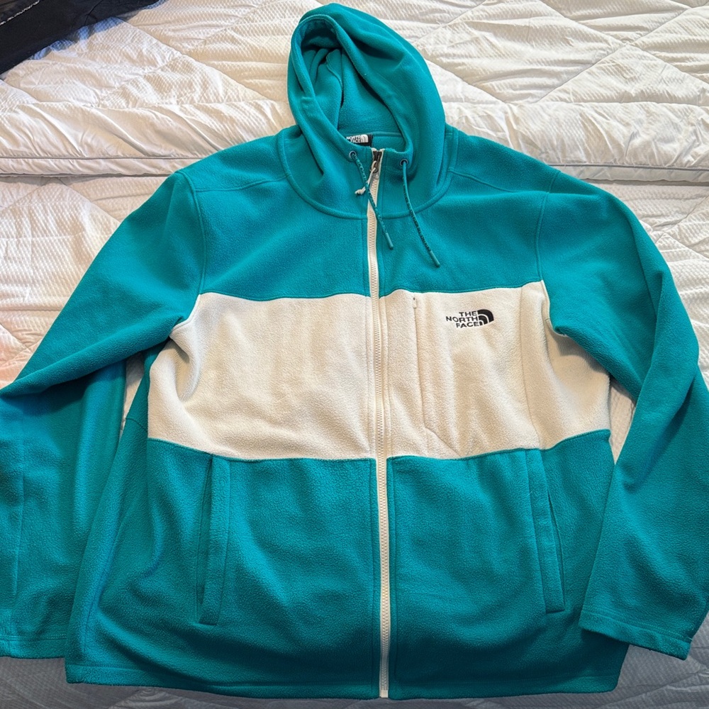 The North Face Turquoise and White Fleece Jacket men’s XL soft warm
